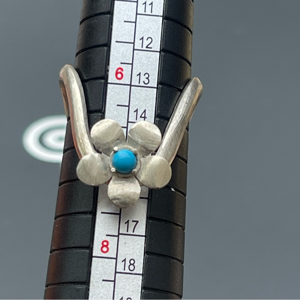 Silver Flower heirloom Ring with Turquoise Accent